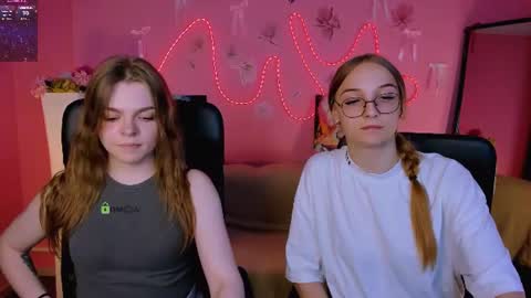 Snapshot of veronica_bubble chatting on 06-07-26, 07:17 Ronni online show from 06-07-26, 07:17