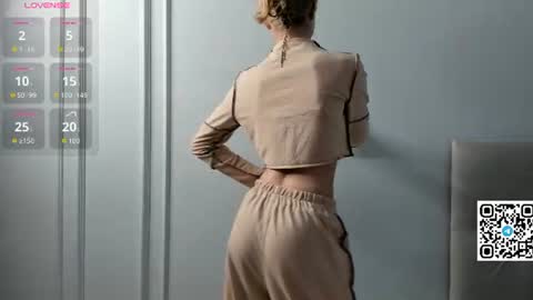 Snapshot of veronica_burns chatting on 07-21-26, 12:29 Anny online show from 07-21-26, 12:29