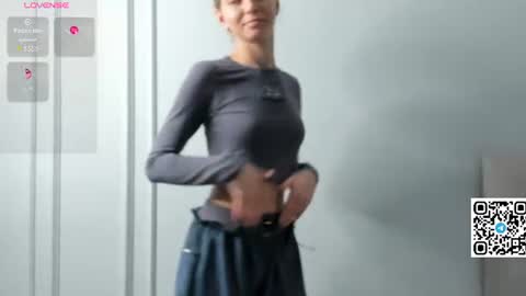 Snapshot of veronica_burns chatting on 07-24-26, 10:13 Anny online show from 07-24-26, 10:13