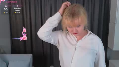 Snapshot of veronica_christensen chatting on 10-05-25, 01:20 Maria online show from 10-05-25, 01:20