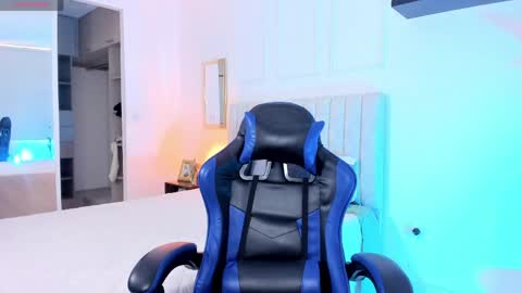 VERONICA online show from 04-14-26, 01:50