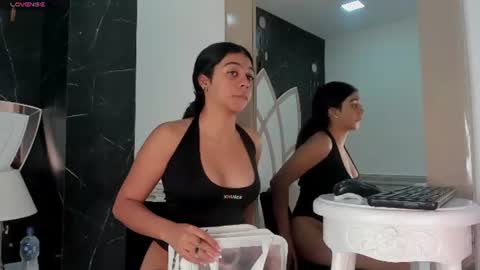 Snapshot of veronica_m0ntiel chatting on 07-18-26, 12:42 Veronica online show from 07-18-26, 12:42