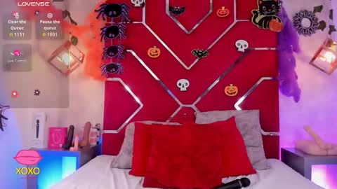 Veronica Olson online show from 10-30-25, 03:41