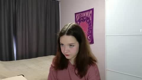 Snapshot of veroniquecabarcas chatting on 06-16-26, 11:13 Anna online show from 06-16-26, 11:13