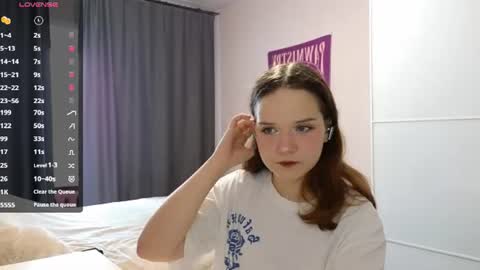 Snapshot of veroniquecabarcas chatting on 07-19-26, 05:11 Anna online show from 07-19-26, 05:11