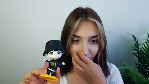 Snapshot of veryveryshygirl chatting on 10-17-25, 11:24 Ana online show from 10-17-25, 11:24