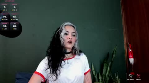 Snapshot of vesiagomez chatting on 06-28-26, 06:47 natalia gomez online show from 06-28-26, 06:47