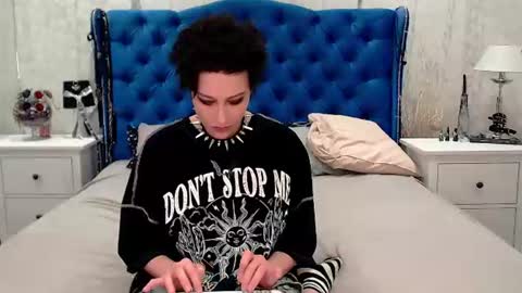 Snapshot of via_mayer chatting on 06-11-26, 12:32 Via online show from 06-11-26, 12:32