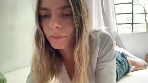 Snapshot of viajemos chatting on 03-25-26, 05:08 papichulo y mamichula online show from 03-25-26, 05:08