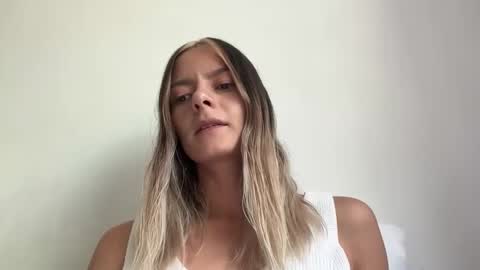 Snapshot of viajemos chatting on 03-26-26, 04:56 papichulo y mamichula online show from 03-26-26, 04:56