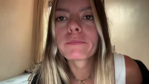 Snapshot of viajemos chatting on 06-24-26, 06:07 papichulo y mamichula online show from 06-24-26, 06:07