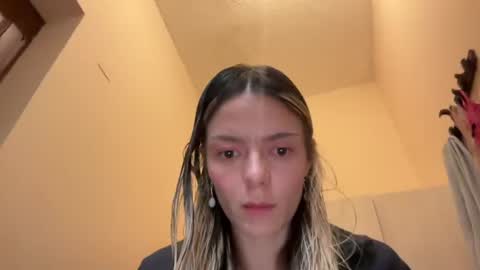 Snapshot of viajemos chatting on 07-18-26, 02:54 papichulo y mamichula online show from 07-18-26, 02:54