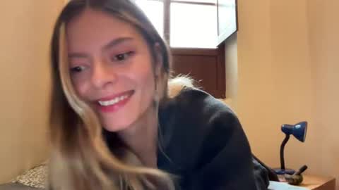 Snapshot of viajemos chatting on 07-19-26, 04:11 papichulo y mamichula online show from 07-19-26, 04:11