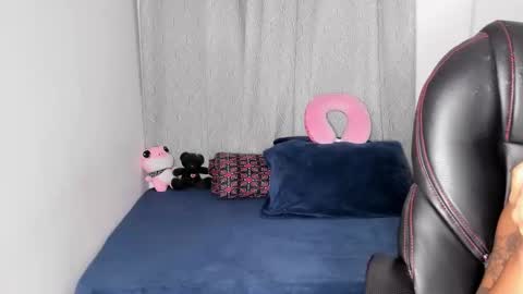 Snapshot of vianka_millerxxx chatting on 11-11-25, 04:34 Vianka online show from 11-11-25, 04:34