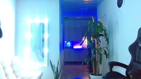 Ariana  online show from 12-22-24, 01:12