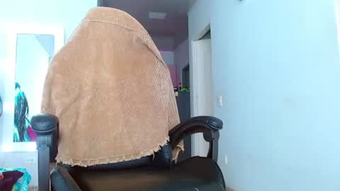 Ariana  online show from 06-25-26, 03:38