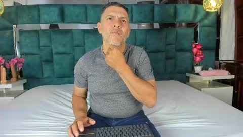 Snapshot of vicesweet chatting on 05-05-26, 05:37 antonia y andrew online show from 05-05-26, 05:37