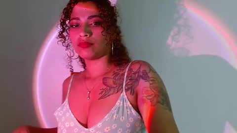 Snapshot of vicky_crazy chatting on 03-09-25, 12:00 Vicky  online show from 03-09-25, 12:00