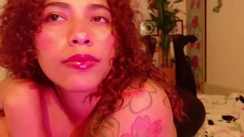 Snapshot of vicky_crazy chatting on 03-11-25, 02:43 Vicky  online show from 03-11-25, 02:43