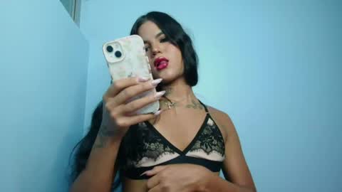 Snapshot of vicky_diamond09 chatting on 05-08-26, 01:11 Victoria online show from 05-08-26, 01:11