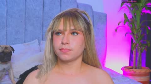 Snapshot of vicky_hot_x chatting on 12-29-24, 04:27        online show from 12-29-24, 04:27