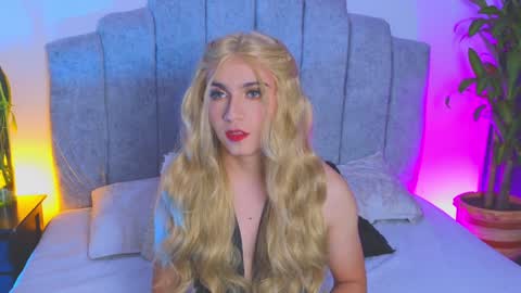 Snapshot of vicky_hot_x chatting on 01-03-25, 06:22        online show from 01-03-25, 06:22