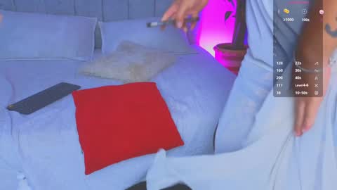 Snapshot of vicky_hot_x chatting on 01-23-25, 04:52        online show from 01-23-25, 04:52