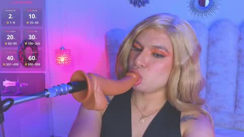 Snapshot of vicky_hot_x chatting on 02-17-25, 12:43        online show from 02-17-25, 12:43