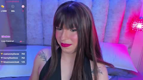 Snapshot of vicky_hot_x chatting on 10-19-25, 12:33        online show from 10-19-25, 12:33