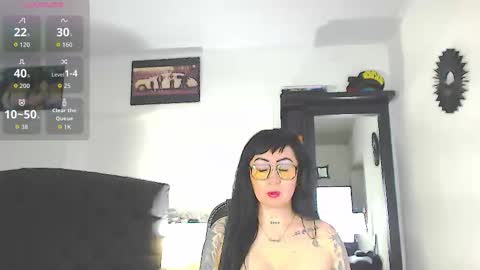 Snapshot of vicky_hotmilf chatting on 12-15-25, 11:14 Vicky online show from 12-15-25, 11:14
