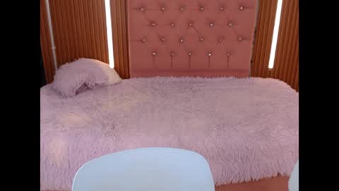Snapshot of vicky_wel chatting on 05-30-26, 06:38 Victoria y Danniela online show from 05-30-26, 06:38