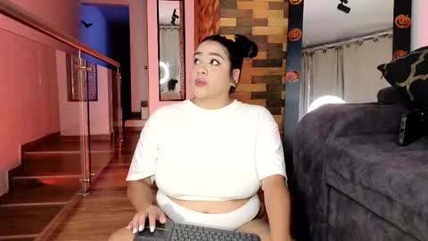 Victoria Serna  online show from 10-07-25, 02:53