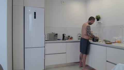 Snapshot of victor_rhino chatting on 02-09-26, 11:14 Victor rhinoff online show from 02-09-26, 11:14