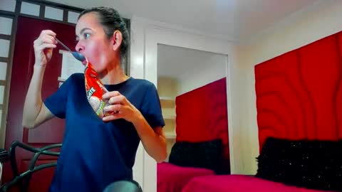 Victoria  grey  online show from 05-29-26, 09:13