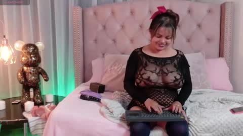 victoria_cherry_ online show from 11-24-25, 12:49