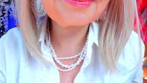 Snapshot of victoria_dior chatting on 02-13-25, 07:42 diorvictoria9 online show from 02-13-25, 07:42