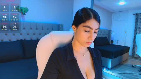 Snapshot of victoria_ellington chatting on 06-09-26, 11:33 online show from 06-09-26, 11:33