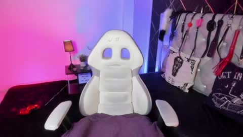 victoria_floyd1 online show from 04-21-26, 08:44