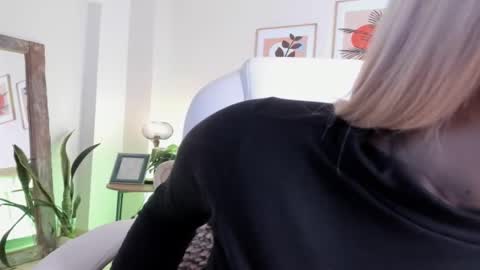 victoria_giraldo online show from 12-18-25, 08:20