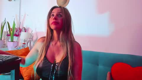 Victoria  online show from 02-09-25, 05:01