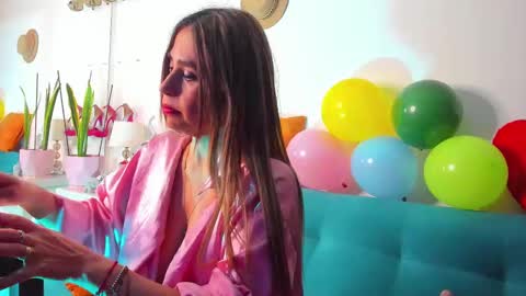 Victoria  online show from 02-14-25, 10:58