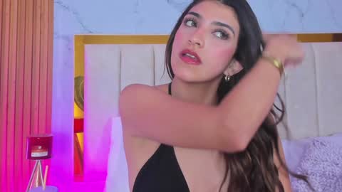  Victoria Lozano  online show from 12-14-24, 03:47