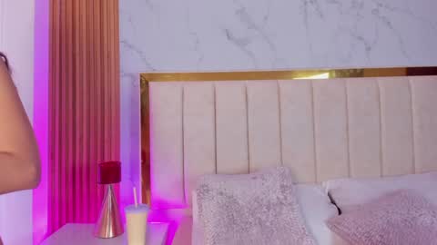  Victoria Lozano  online show from 12-17-24, 12:11