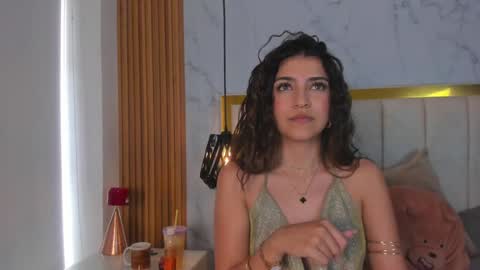  Victoria Lozano  online show from 01-28-25, 06:49