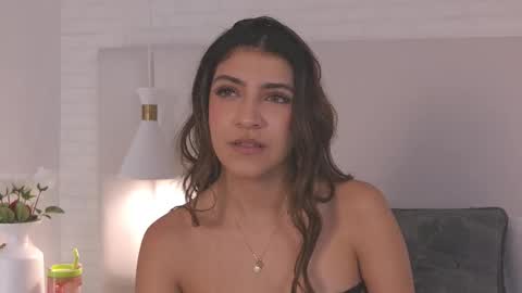  Victoria Lozano  online show from 12-19-25, 02:46