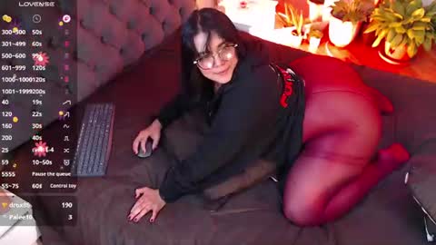Snapshot of victoria_monteroo chatting on 06-24-26, 12:53 Call me Vic online show from 06-24-26, 12:53