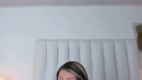 victoria_queen2 online show from 04-18-26, 01:42