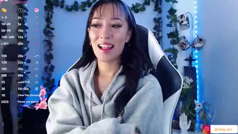 Victoria  online show from 11-25-25, 07:03