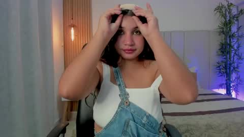 Snapshot of victoria_rossee chatting on 05-14-26, 01:07 VICTORIA online show from 05-14-26, 01:07