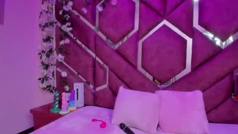 Victoria online show from 02-25-26, 08:29